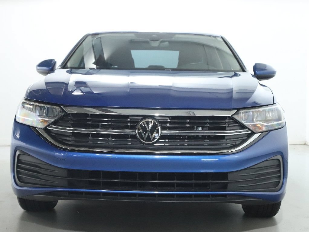 Used 2023 Volkswagen Jetta SE FWD image 5