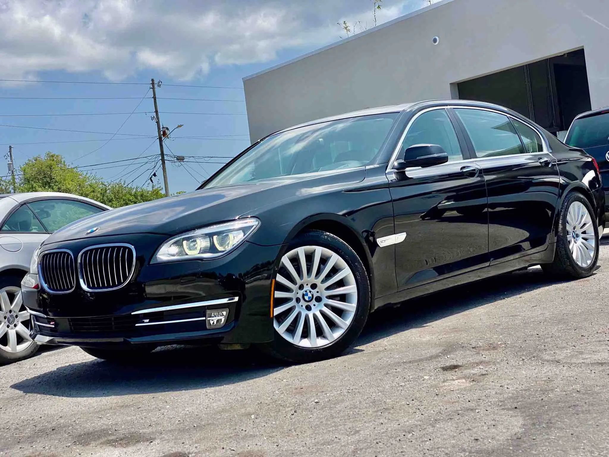 Used 2013 BMW 750Li image 32