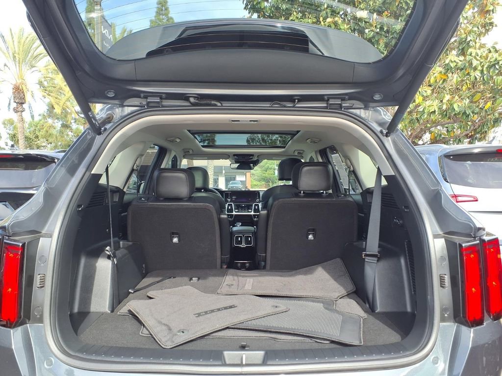 Certified 2023 Kia Sorento SX image 24