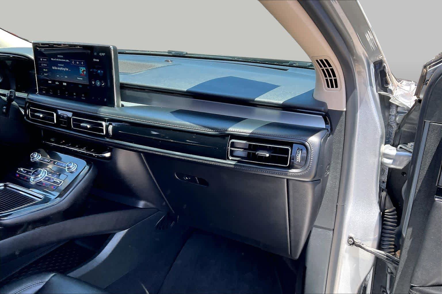 Used 2023 Lincoln Nautilus AWD w/ Premium Package image 17