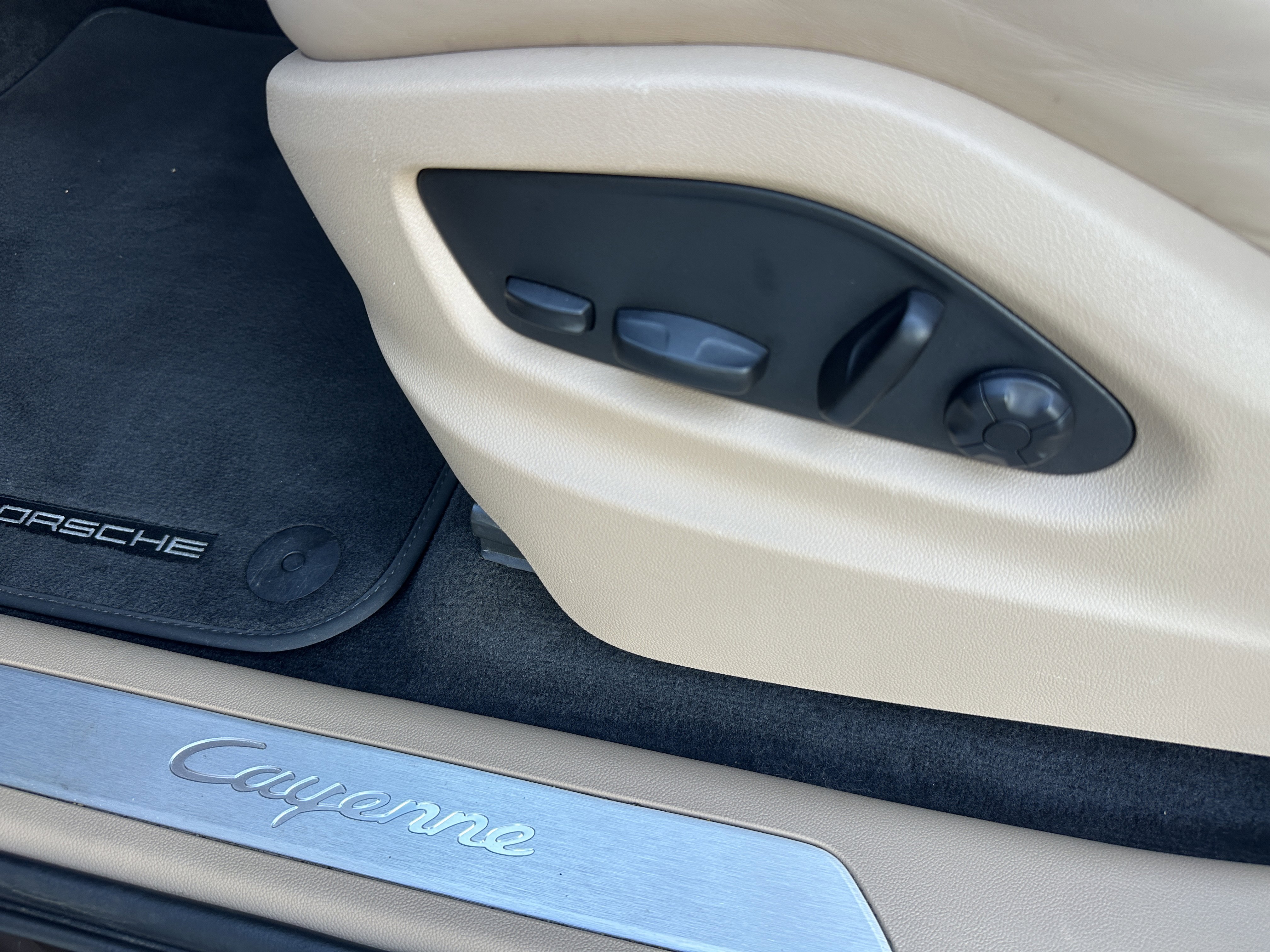 Certified 2023 Porsche Cayenne image 18