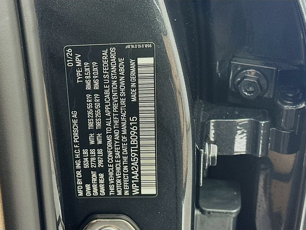 Certified 2026 Porsche Macan AWD/4WD image 35