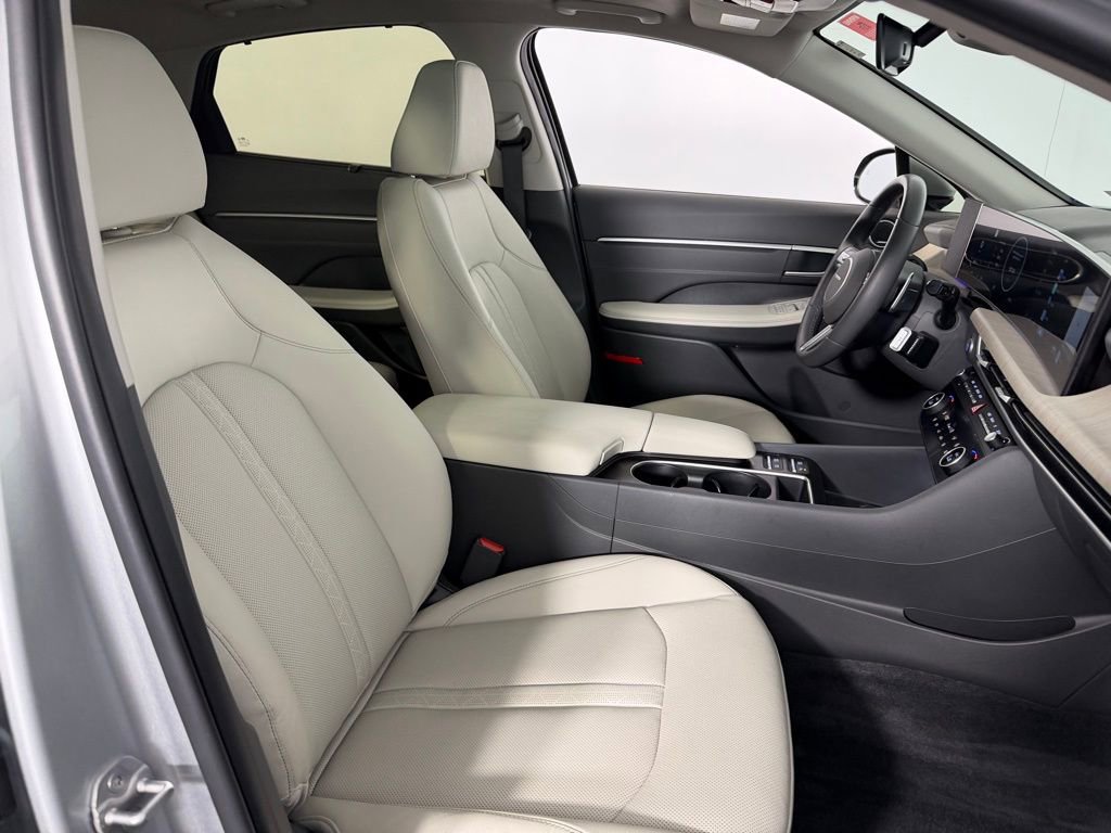Used 2025 Hyundai Sonata Limited image 33