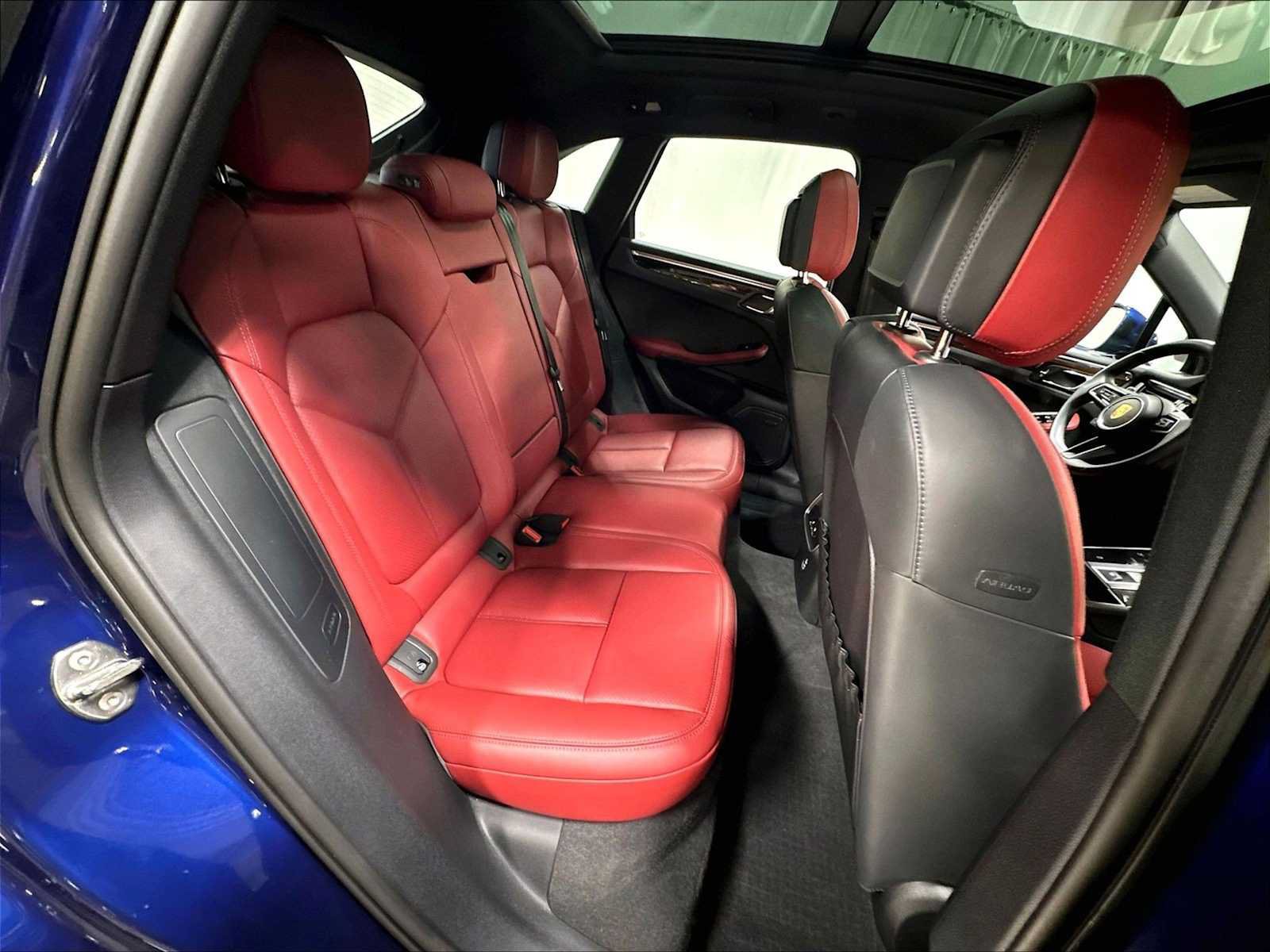 Used 2026 Porsche Macan AWD/4WD image 31