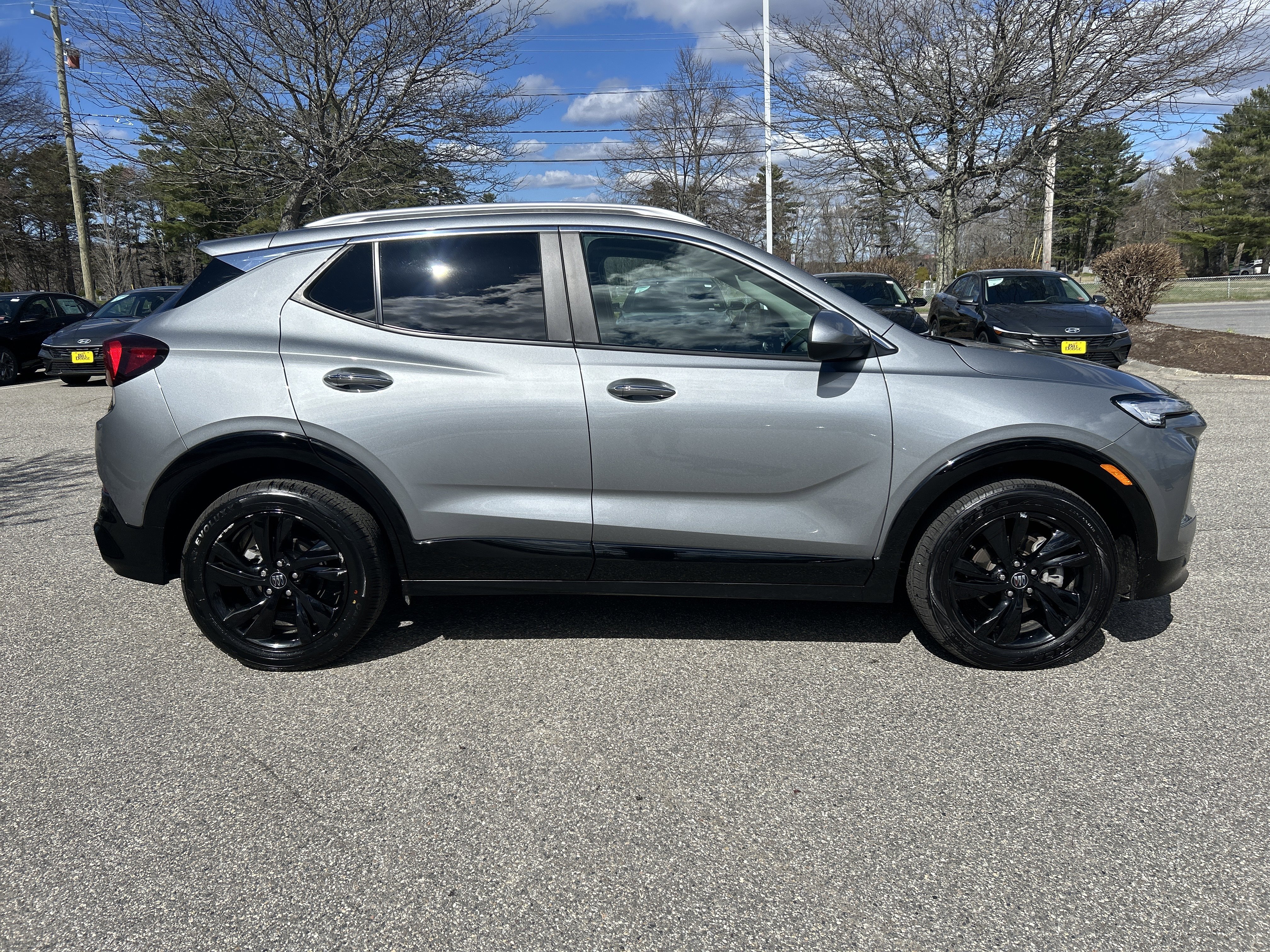 Used 2024 Buick Encore GX Sport Touring AWD/4WD image 4