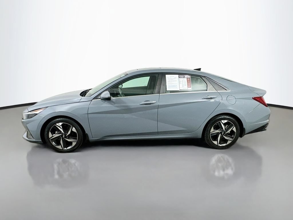 Used 2022 Hyundai Elantra SEL w/ Convenience + Premium Package FWD image 5