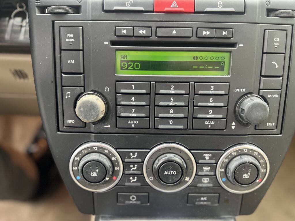 Used 2011 Land Rover LR2 HSE LUX image 17