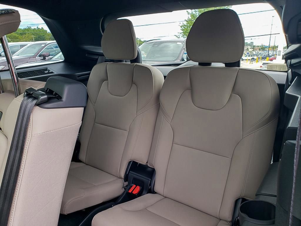 New 2026 Volvo XC90 B6 Plus w/ Protection Package Premier image 10