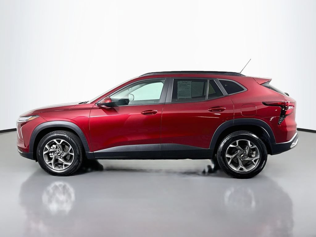 Used 2024 Chevrolet Trax LT w/ Sunroof Package FWD image 5