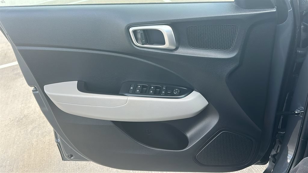Used 2025 Hyundai Venue SEL FWD image 20