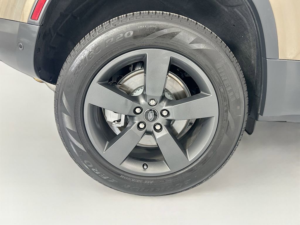 Certified 2025 Land Rover Defender 110 S image 32