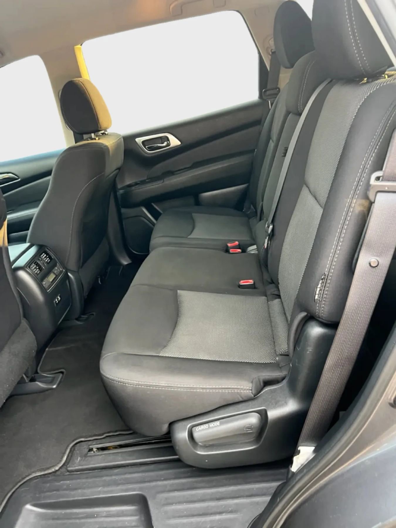 Used 2020 Nissan Pathfinder SV image 19