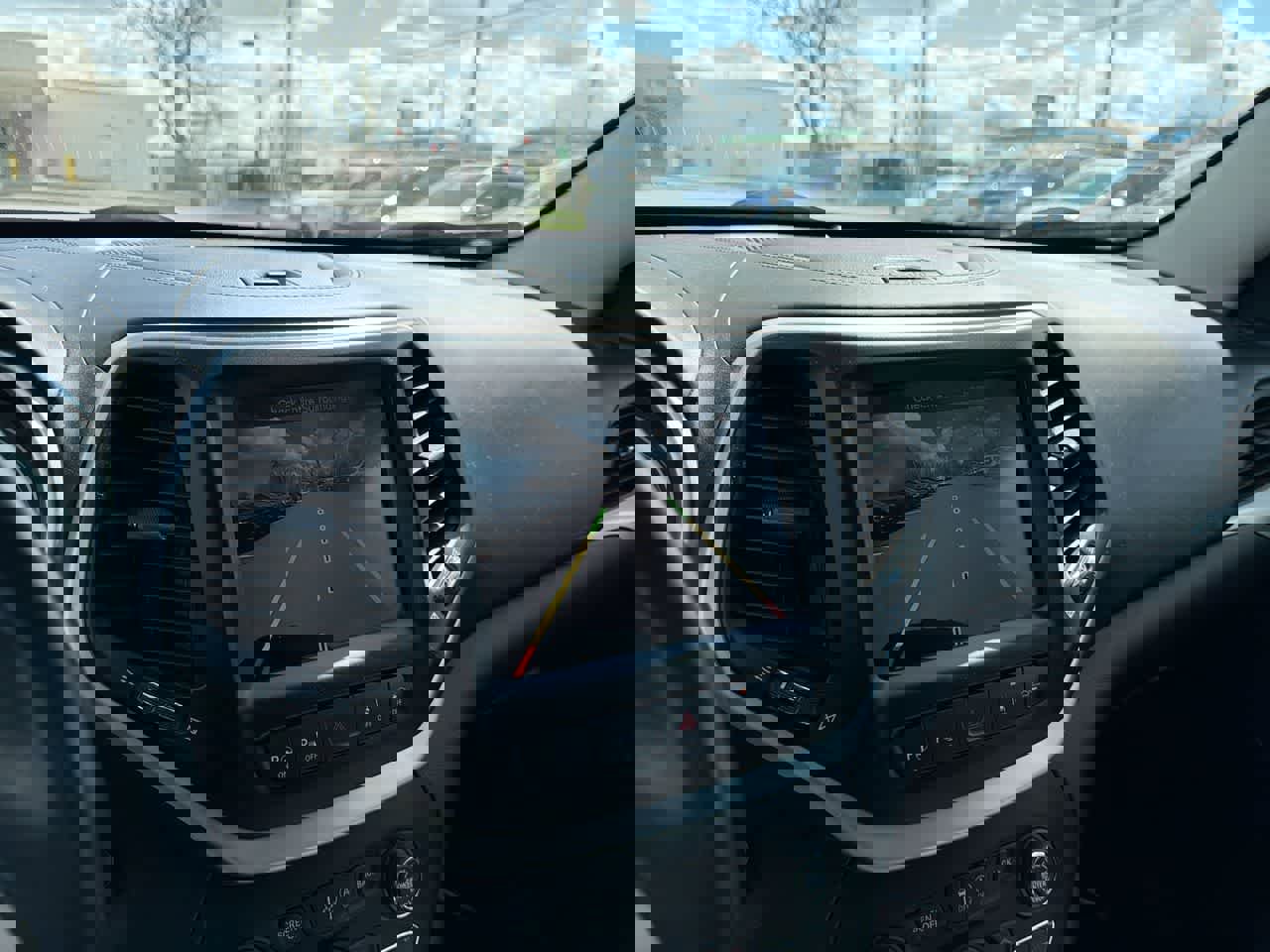 Used 2017 Jeep Cherokee Overland w/ Technology Group image 33