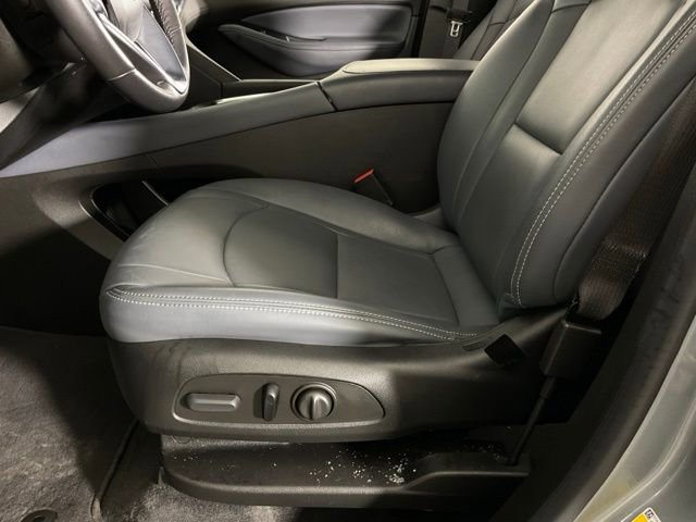 Used 2024 Buick Enclave Essence image 29