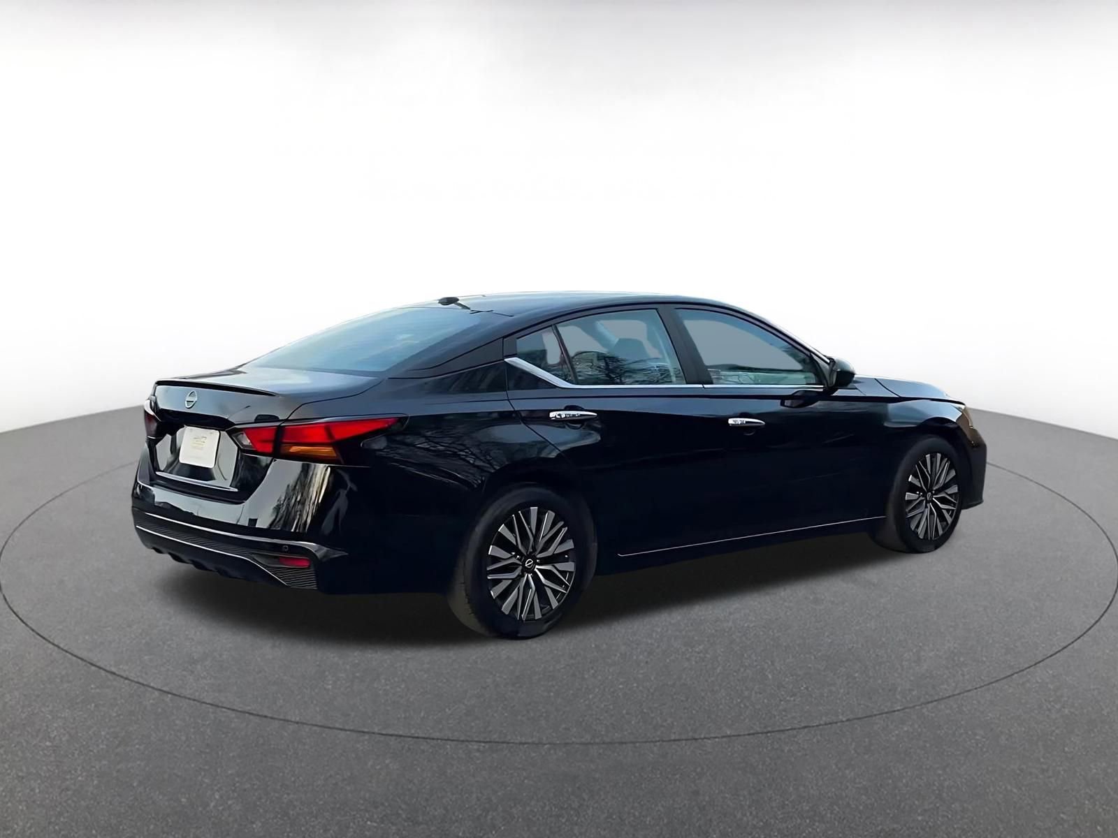 Used 2025 Nissan Altima 2.5 SV image 15