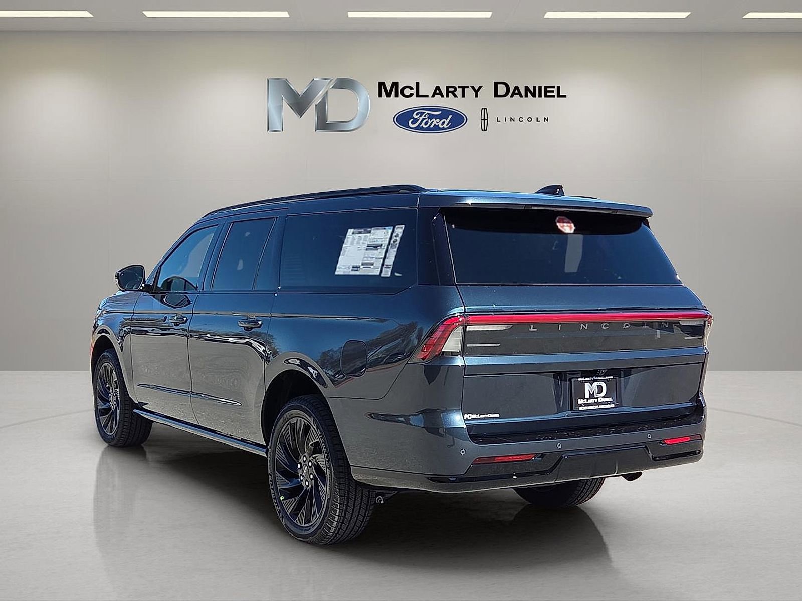 New 2026 Lincoln Navigator L Reserve w/ Jet Appearance Package image 4