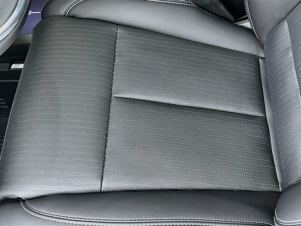New 2026 Cadillac Vistiq Luxury w/ LPO, Floor Liner Package AWD/4WD image 24
