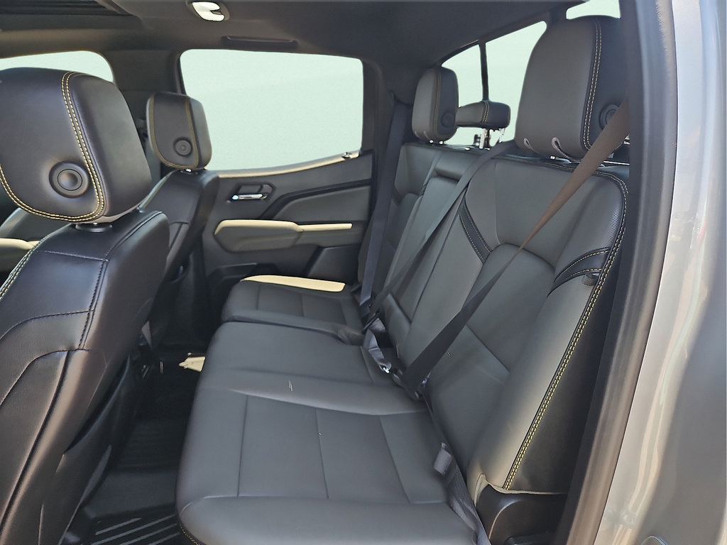 Used 2025 Chevrolet Colorado ZR2 w/ Technology Package AWD/4WD image 10