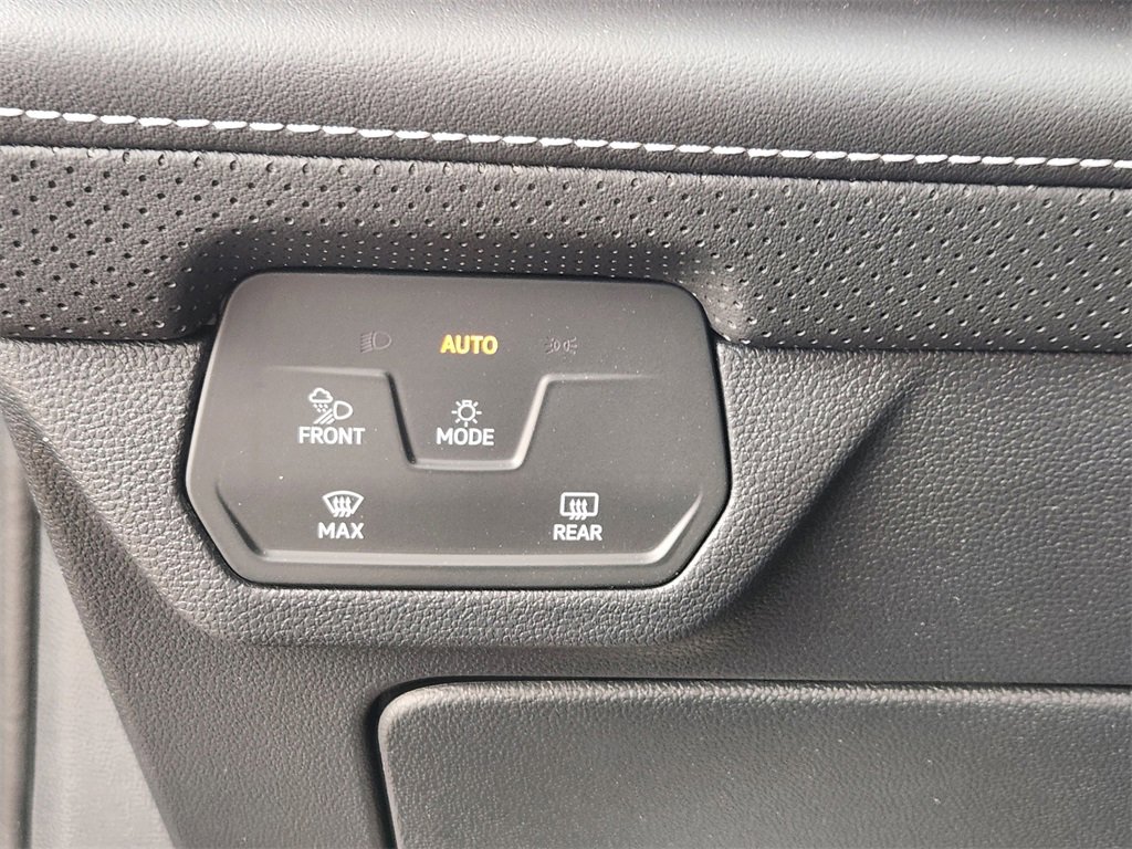 New 2025 Volkswagen Atlas Cross Sport SE image 17