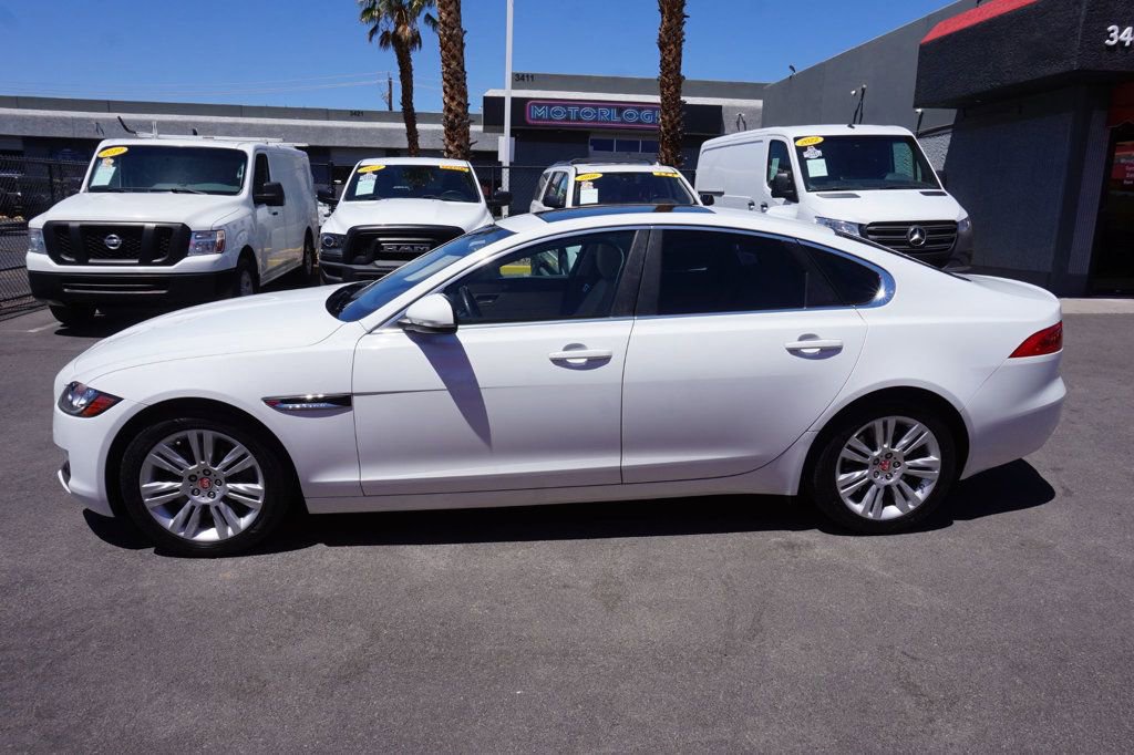 Used 2017 Jaguar XF RWD image 3
