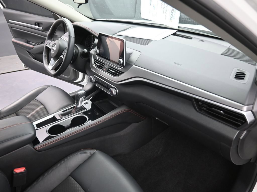 Used 2024 Nissan Altima 2.5 SR image 16