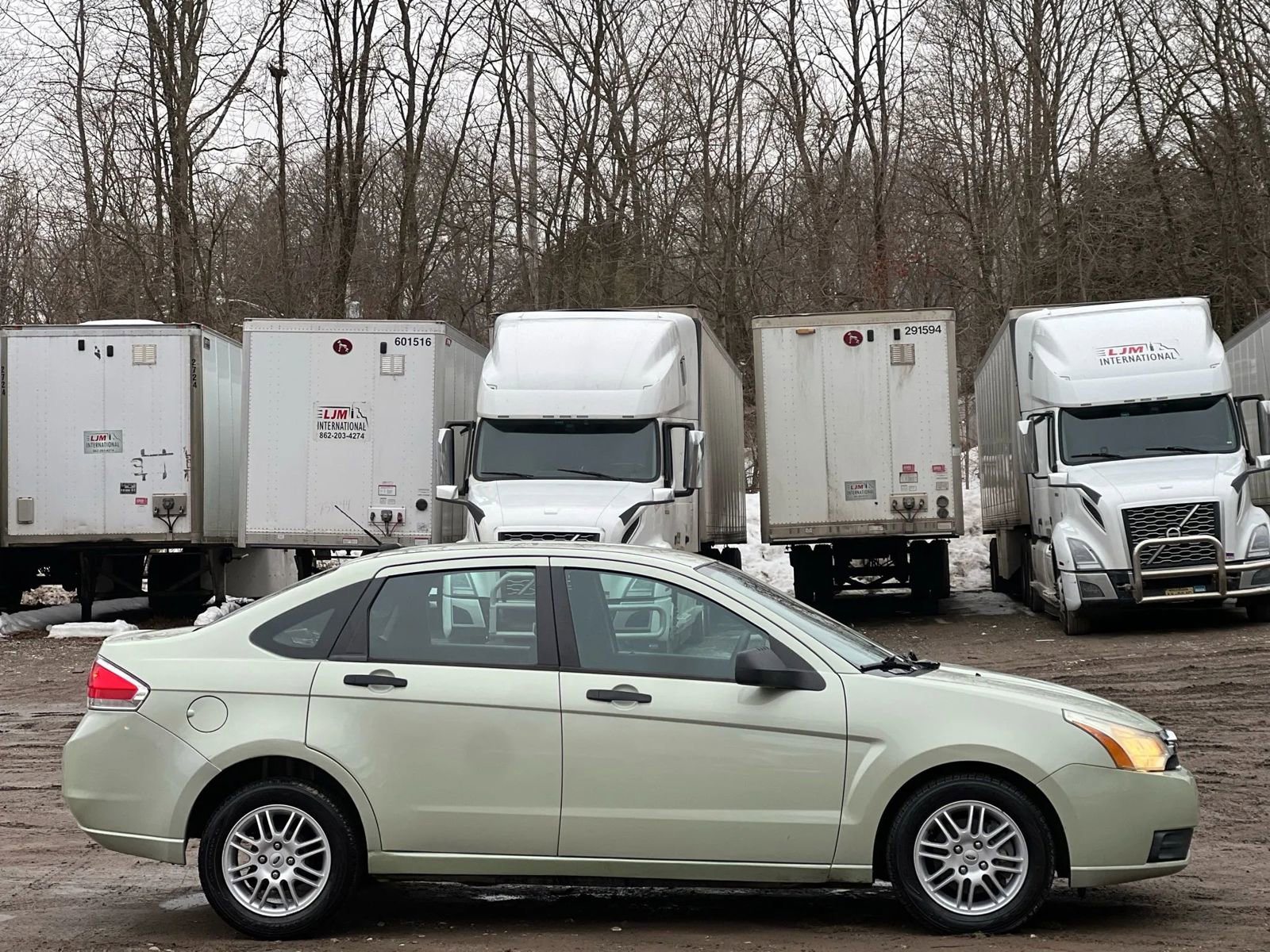 Used 2010 Ford Focus SE image 7