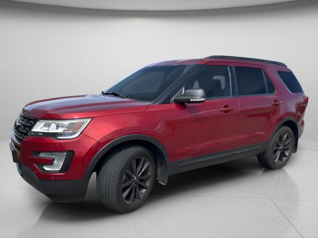 Used 2017 Ford Explorer XLT w/ Equipment Group 202A AWD/4WD image 5