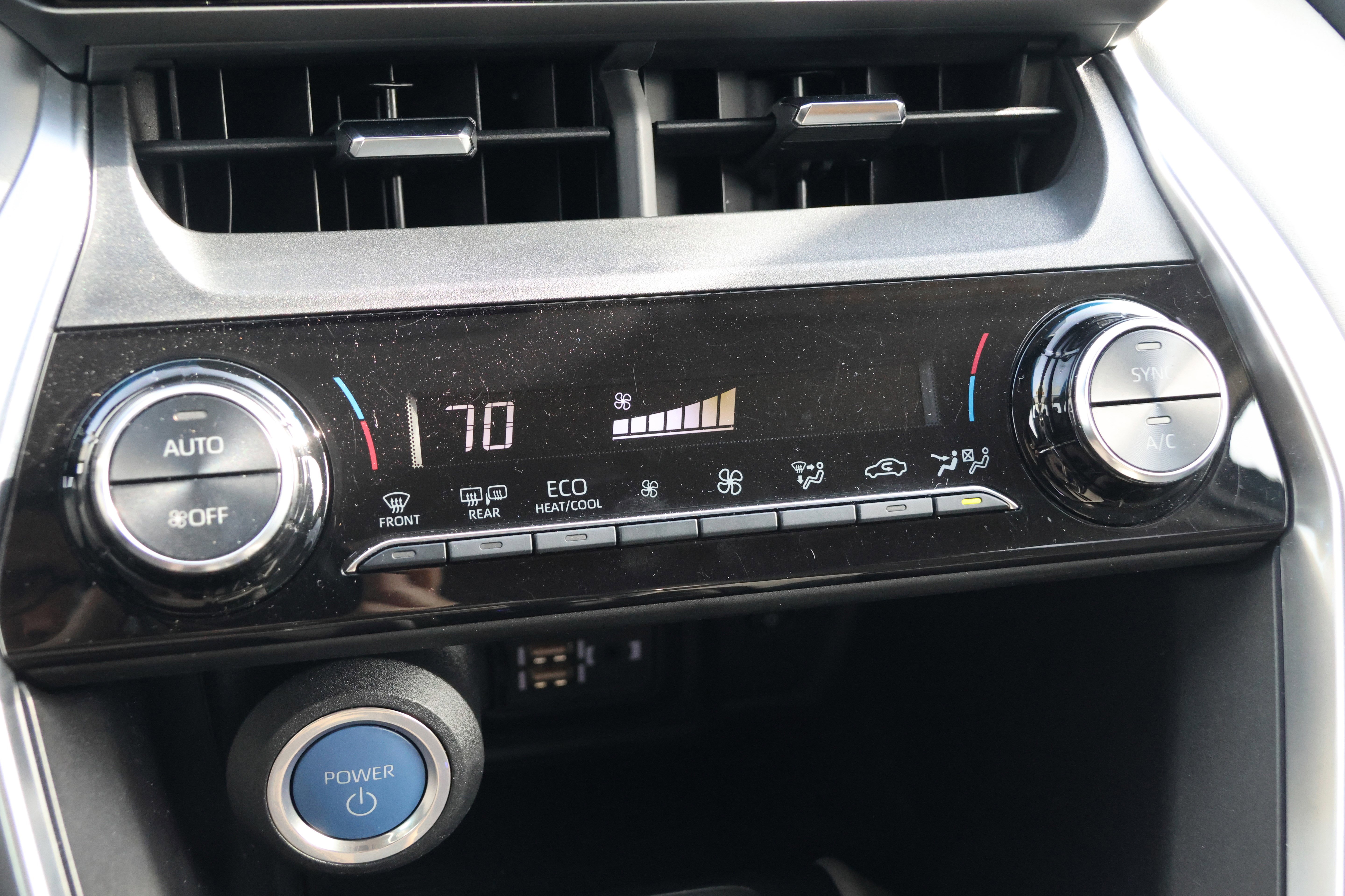 Used 2022 Toyota Venza LE image 25