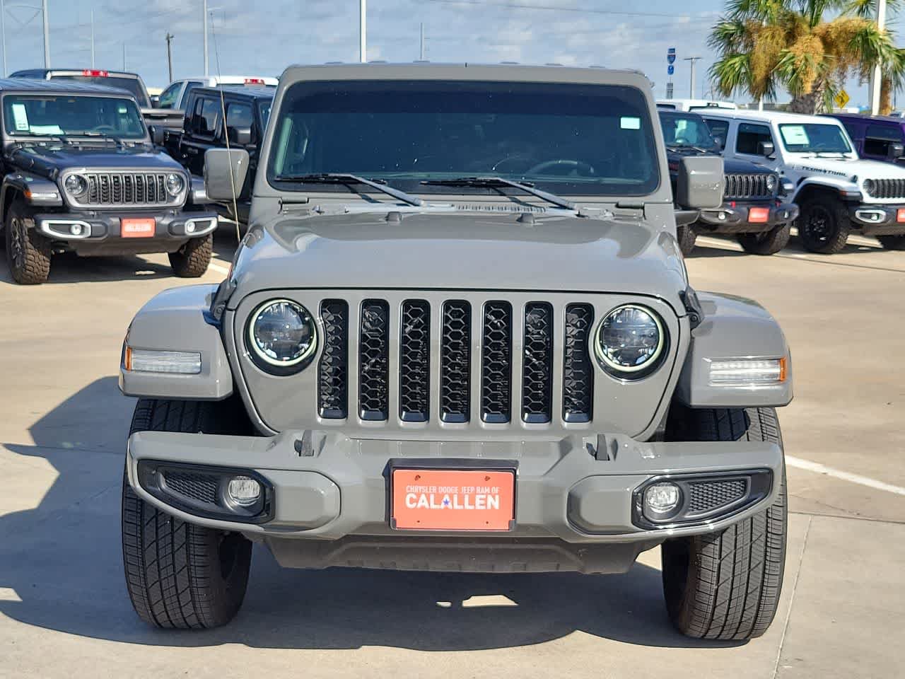 Used 2023 Jeep Gladiator Overland AWD/4WD image 14