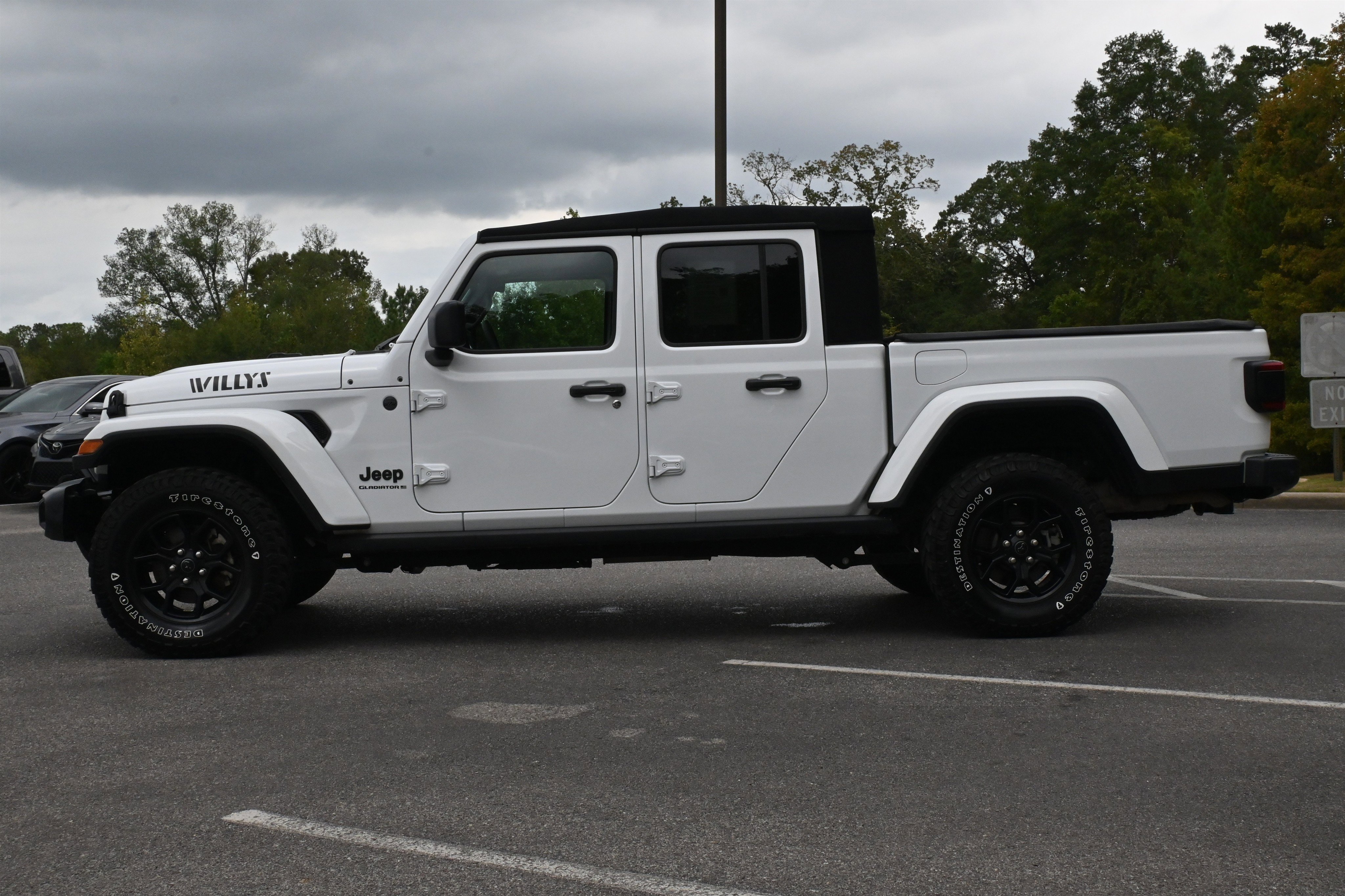 Used 2024 Jeep Gladiator Sport AWD/4WD image 6