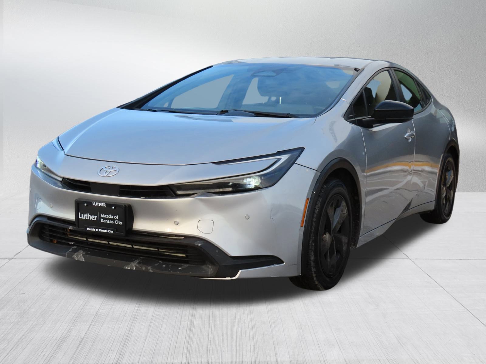 Used 2024 Toyota Prius LE image 3