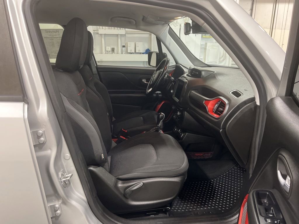 Used 2019 Jeep Renegade Trailhawk w/ UConnect 8.4 Nav Group image 30
