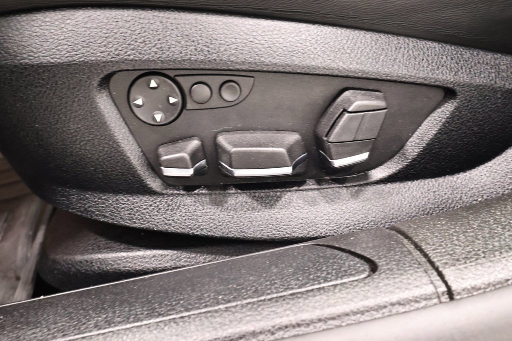 Used 2011 BMW 750Li xDrive image 14