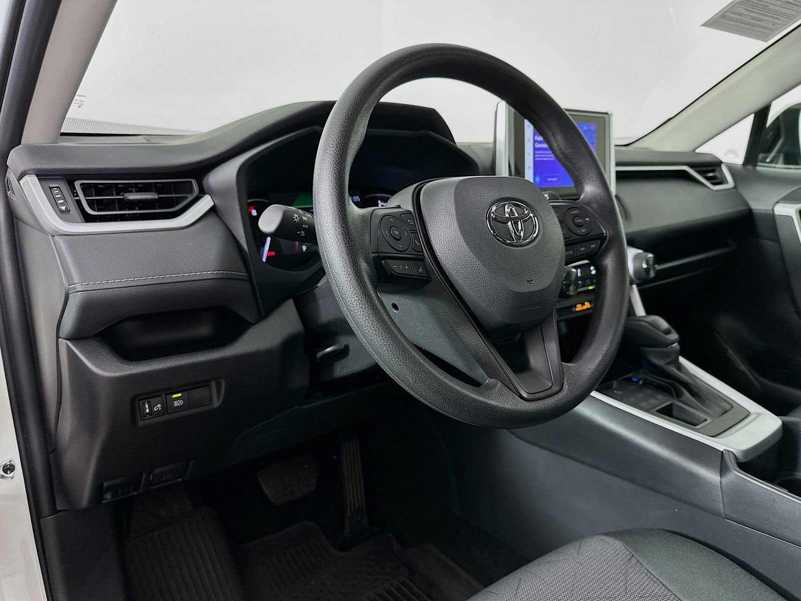 Certified 2025 Toyota RAV4 XLE AWD/4WD image 9