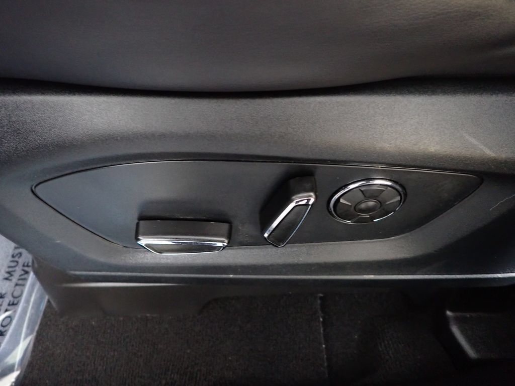 Used 2020 Ford Explorer Platinum w/ Premium Technology Package AWD/4WD image 28
