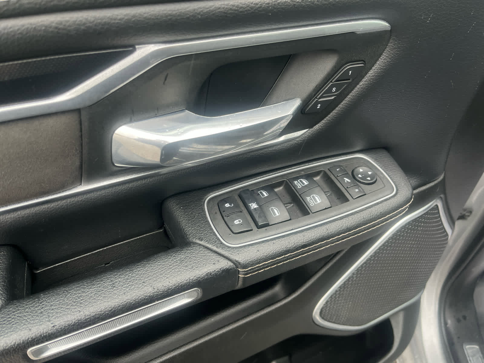 Used 2022 RAM 1500 Laramie w/ Sport Appearance Package image 14