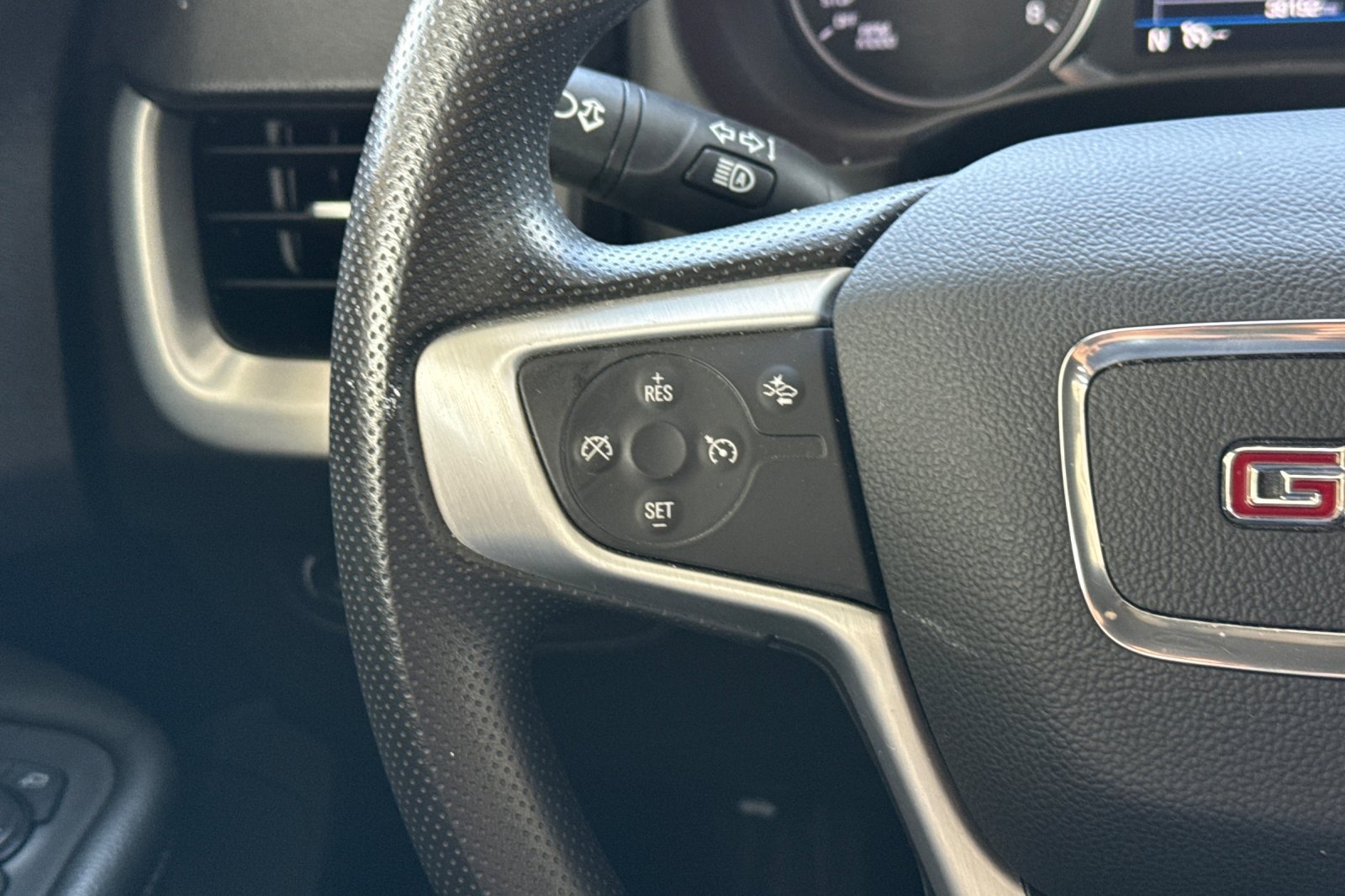 Used 2024 GMC Terrain SLE AWD/4WD image 34