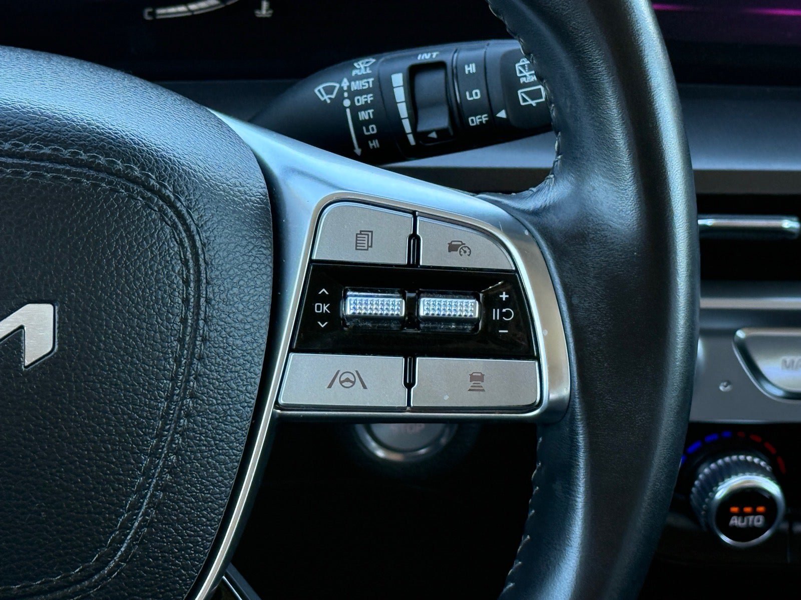 Used 2024 Kia Telluride LX FWD image 22