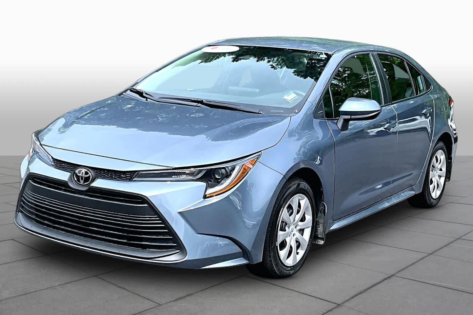 Used 2025 Toyota Corolla LE FWD image 2