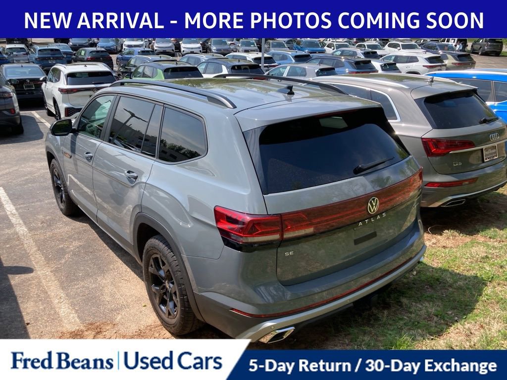 Used 2025 Volkswagen Atlas Peak Edition SE AWD/4WD image 4