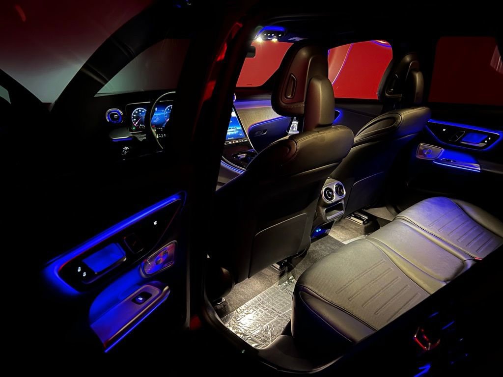 Used 2025 Mercedes-Benz GLC 300 4MATIC image 31