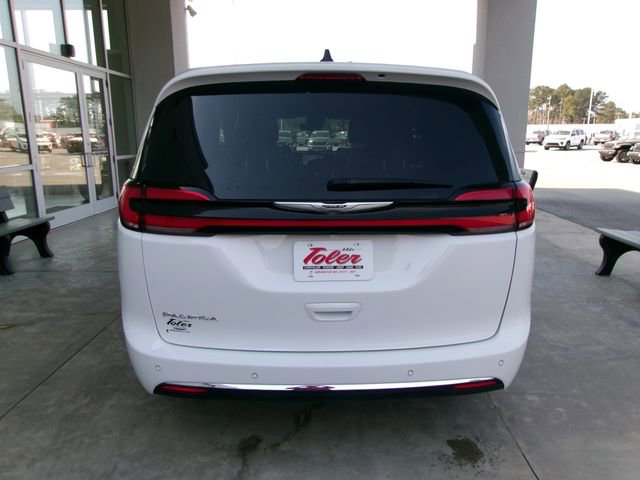 Used 2025 Chrysler Pacifica Select image 22