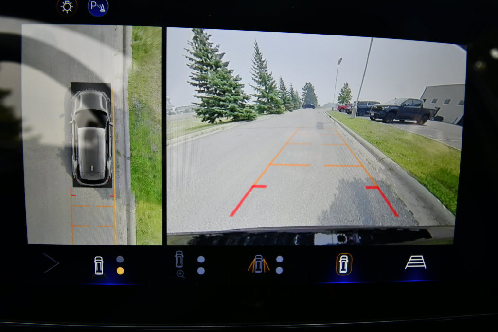 Used 2025 Chevrolet Equinox RS w/ Safety and Technology Package AWD/4WD image 24