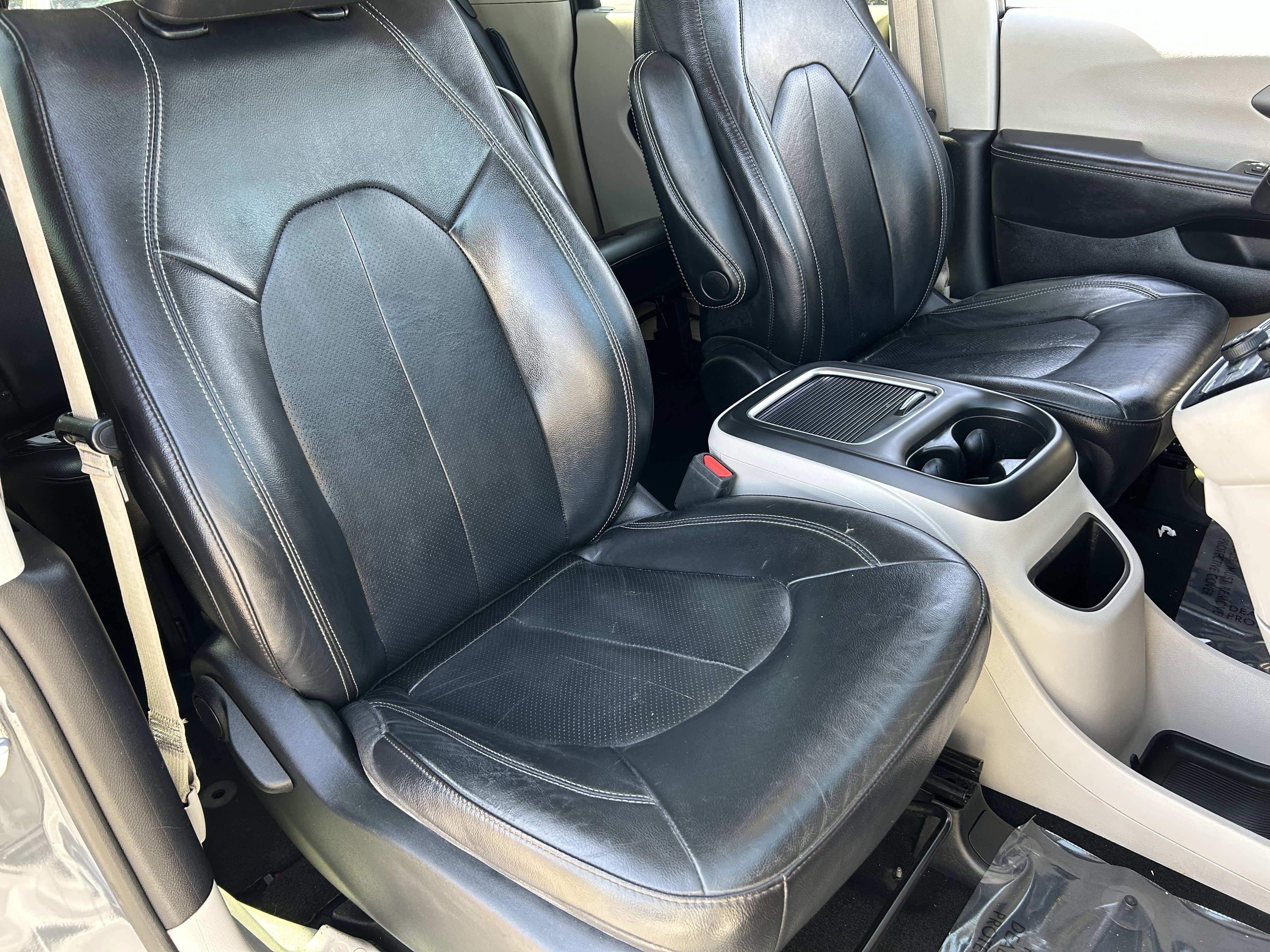 Certified 2022 Chrysler Pacifica Touring-L image 9