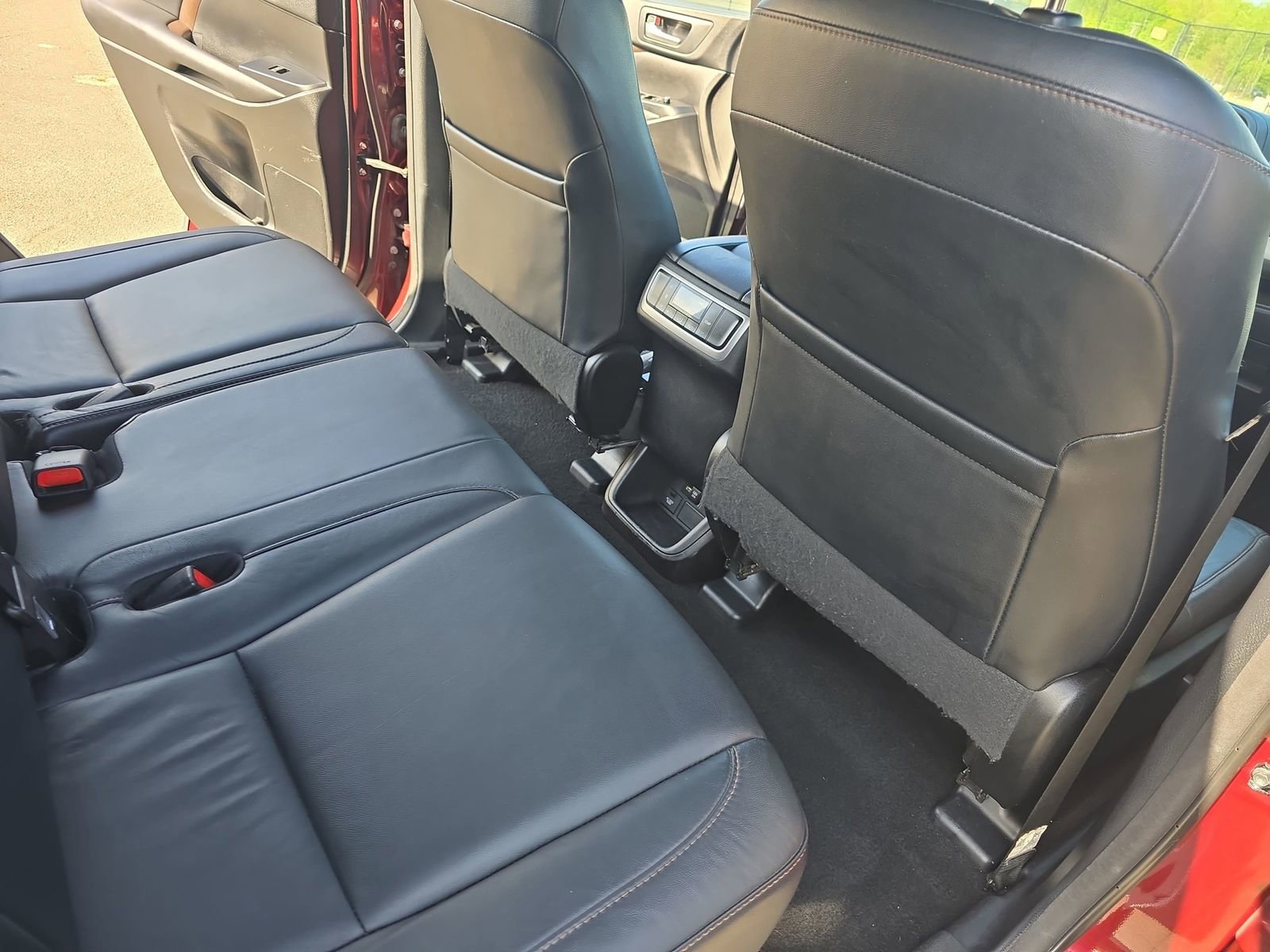 Used 2018 Toyota Highlander XLE image 15