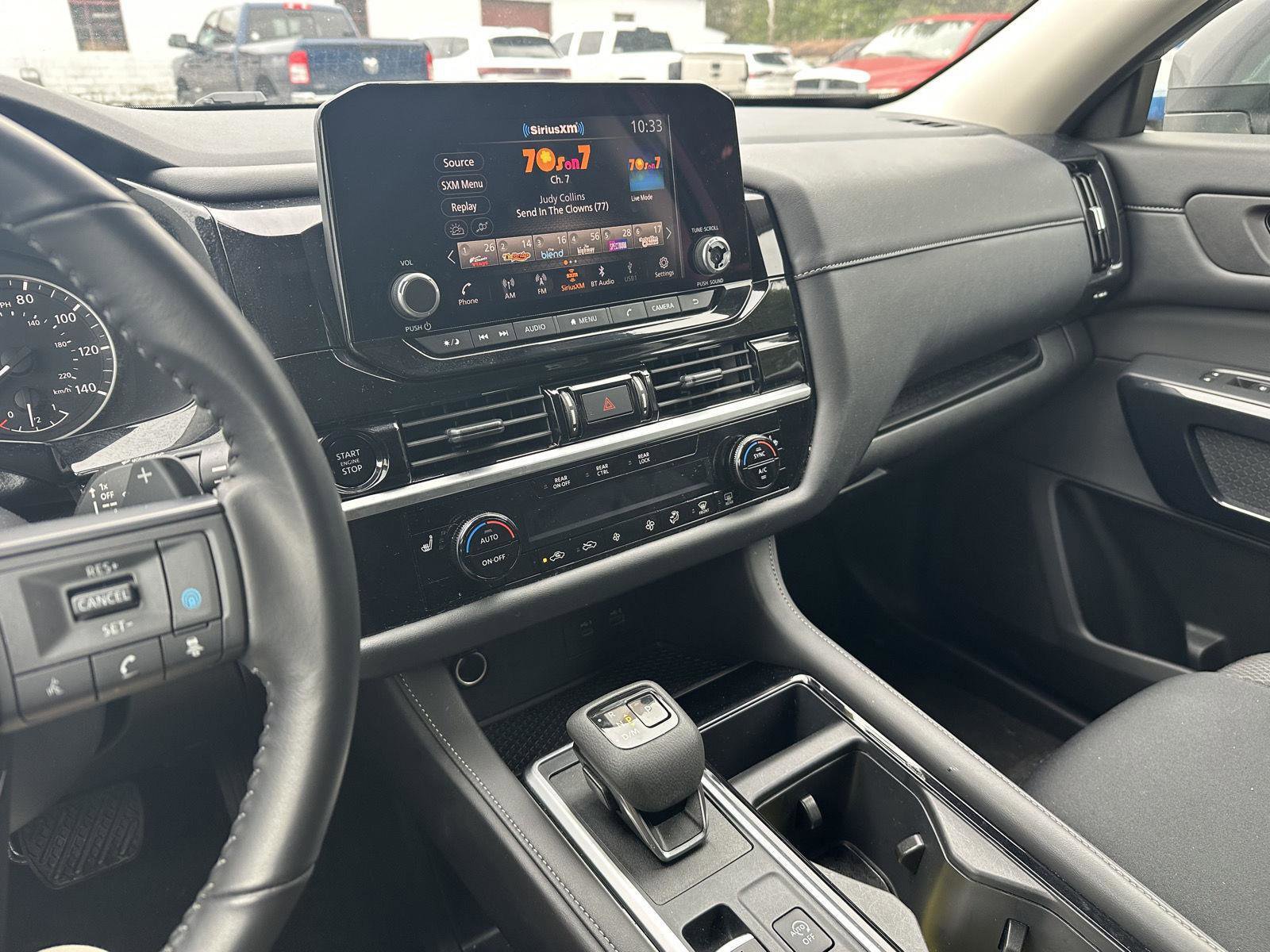 Used 2025 Nissan Pathfinder SV image 11