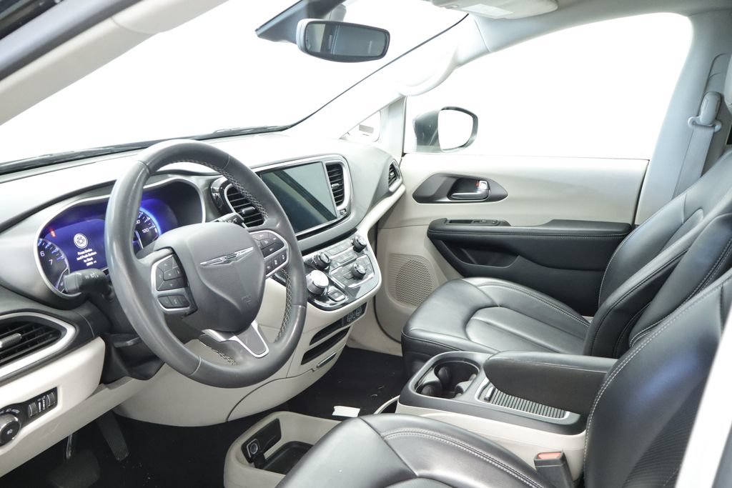 Certified 2023 Chrysler Pacifica Touring-L FWD image 26