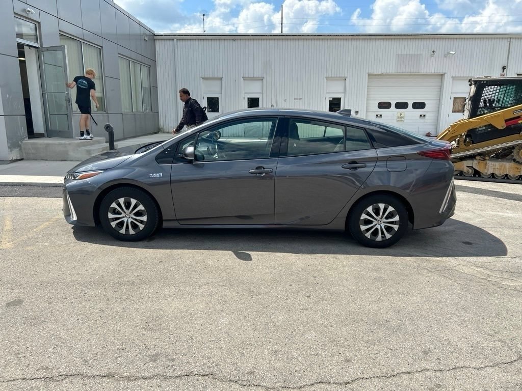 Used 2020 Toyota Prius Prime XLE FWD image 4