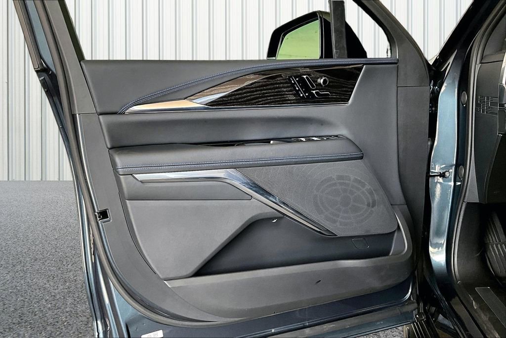 Used 2026 Cadillac Escalade IQ Sport 1 w/ LPO, ONYX Package AWD/4WD image 16