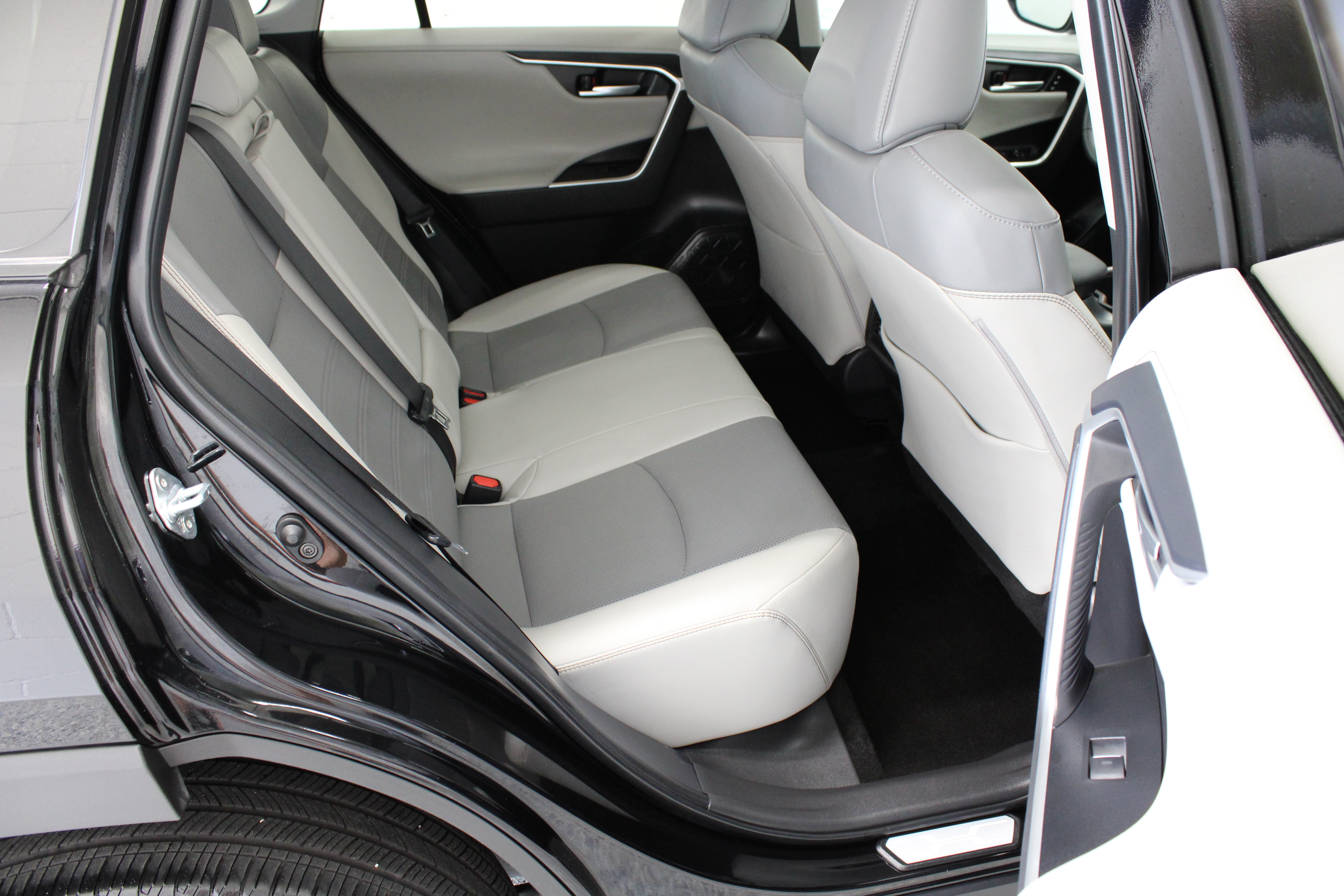 Certified 2025 Toyota RAV4 Limited FWD image 36